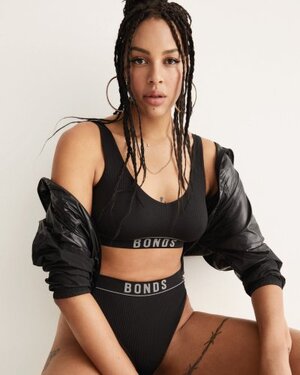 Liz Cambage nude 11