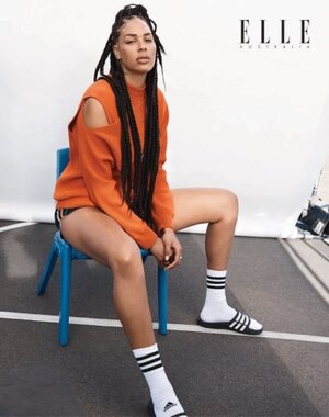 Liz Cambage nude 6