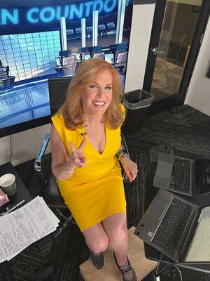 Liz Claman nude 10