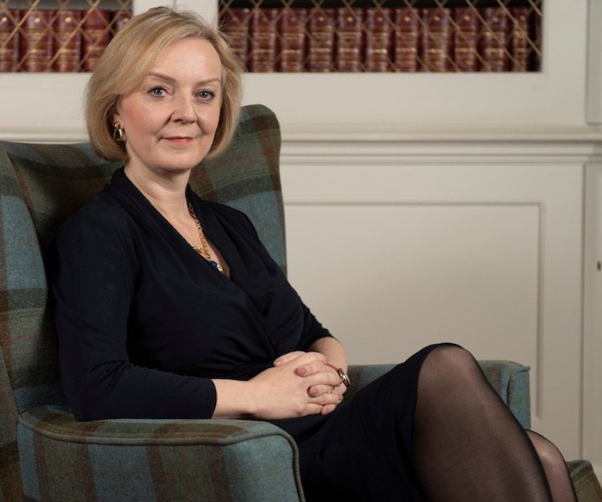 Liz Truss nude 3