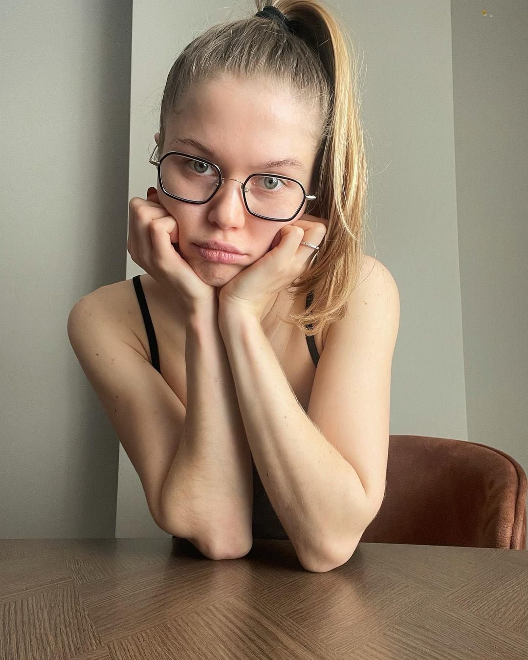 Lizi ASMR nude 6