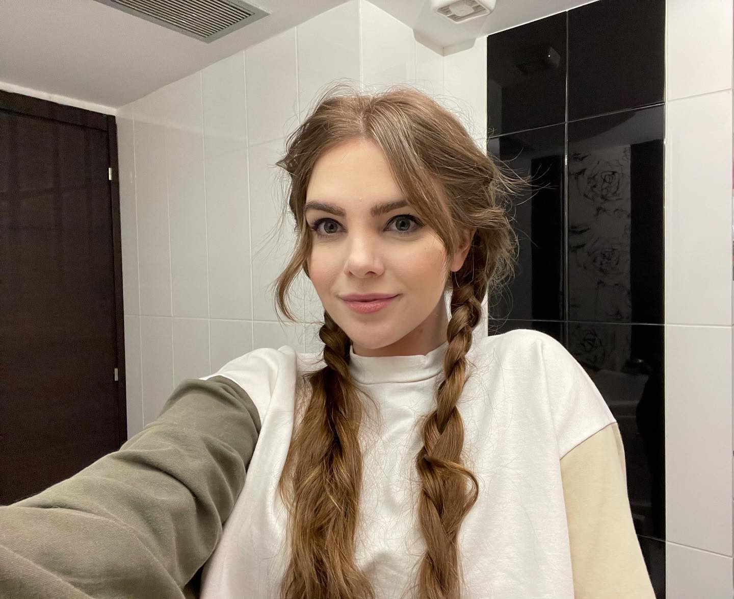 Loeya nude 8