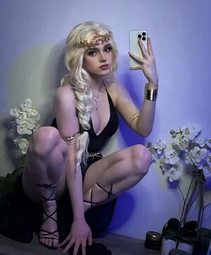 Lois Desiluted nude 12