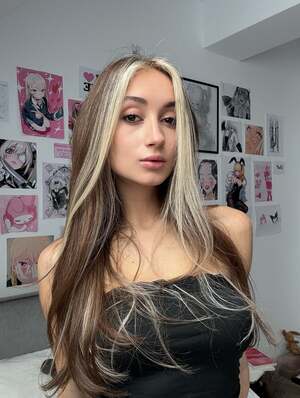 Lolly Love nude 4
