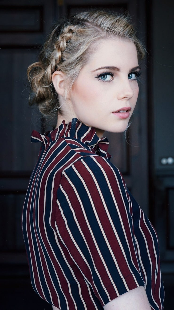Lucy Boynton nude 6
