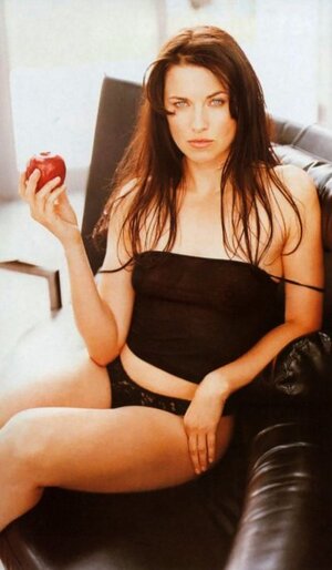 Lucy Lawless nude 7