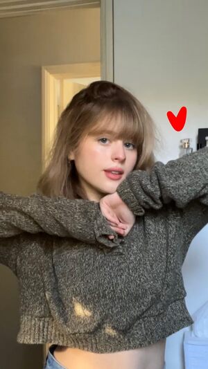 Lulu Wilson nude 6
