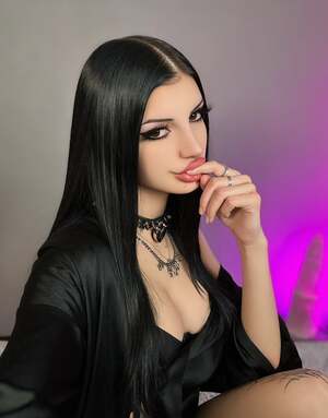 Luma Skye nude 5