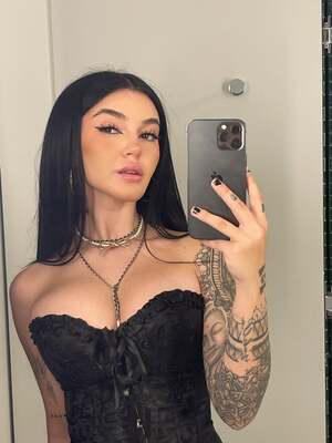 Luna Ellie nude 6