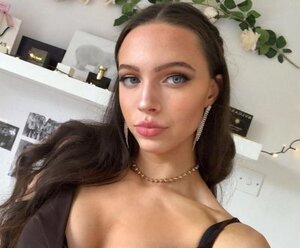 Lydia Wilson nude 5