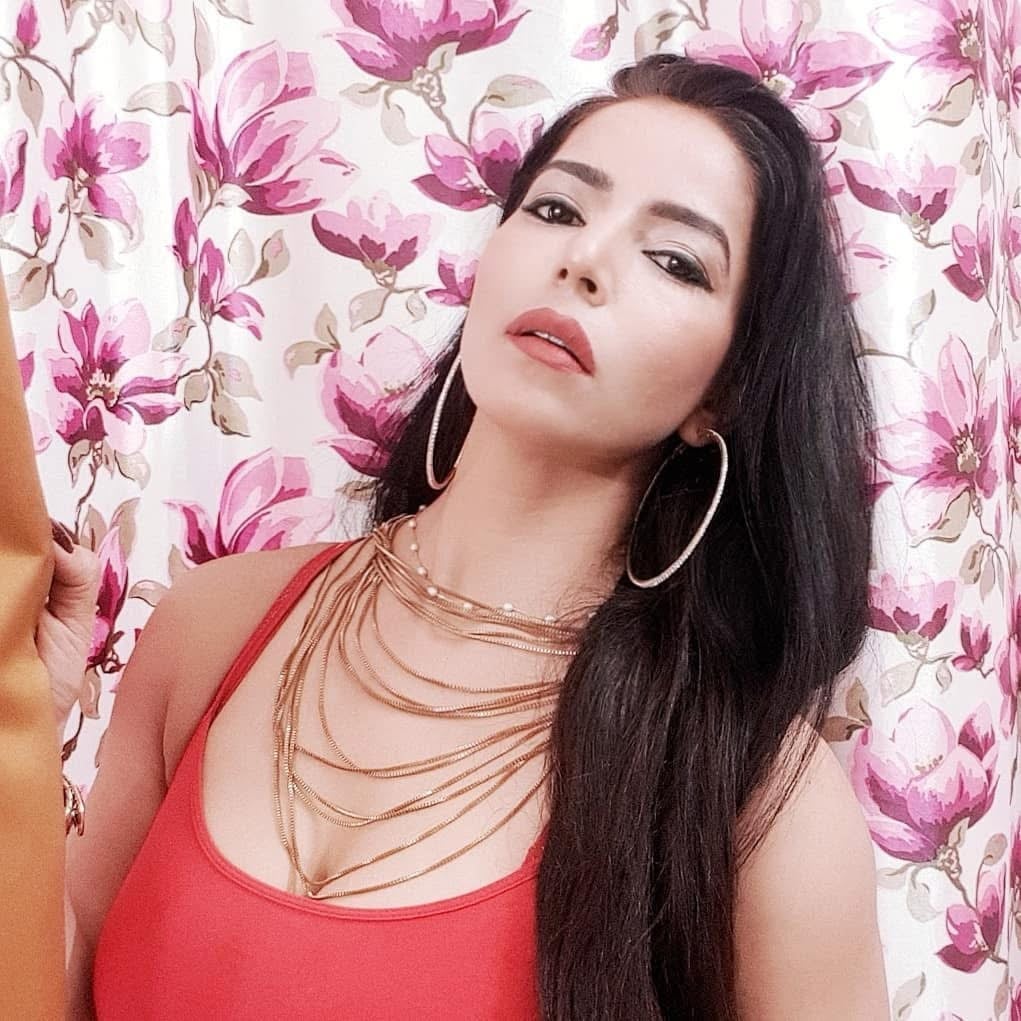 Maahi Khan nude 5