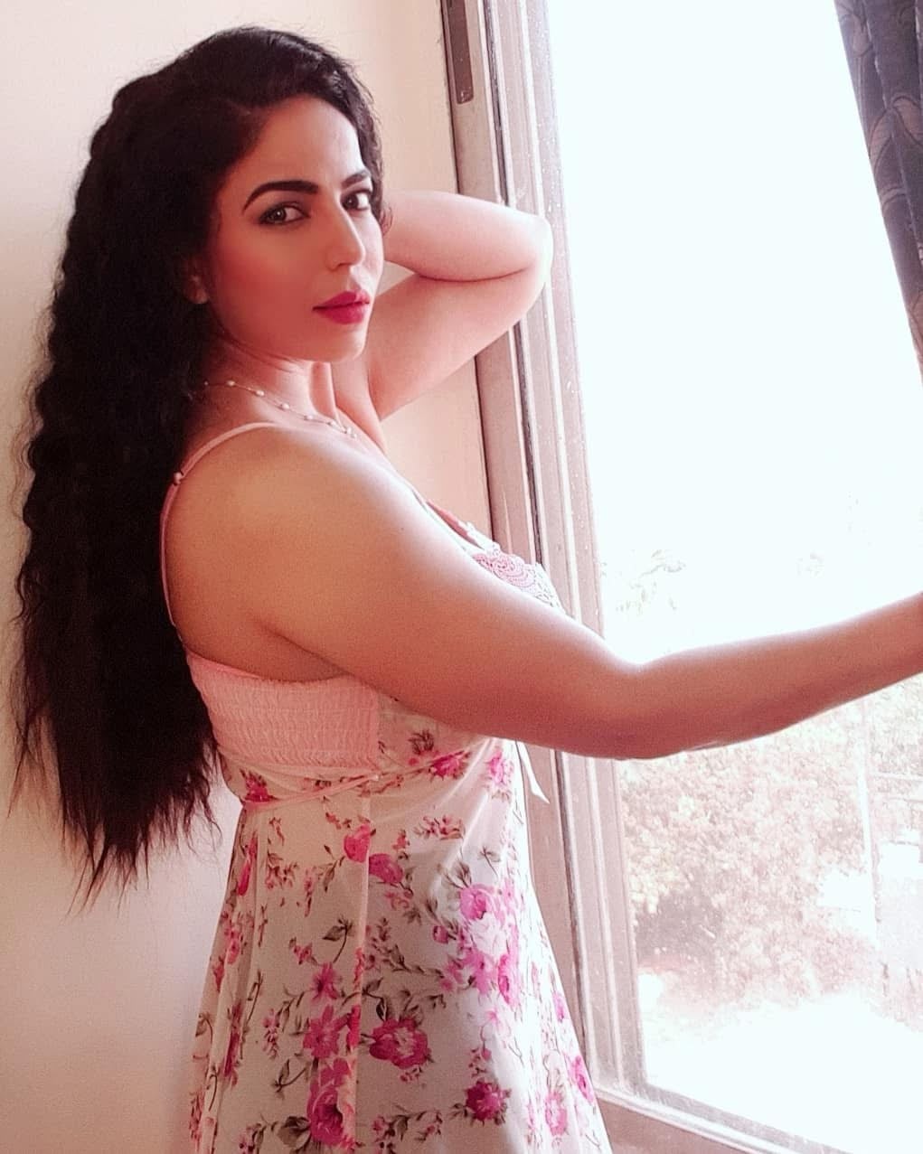 Maahi Khan nude 7