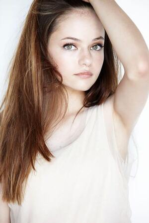 Mackenzie Foy nude 11