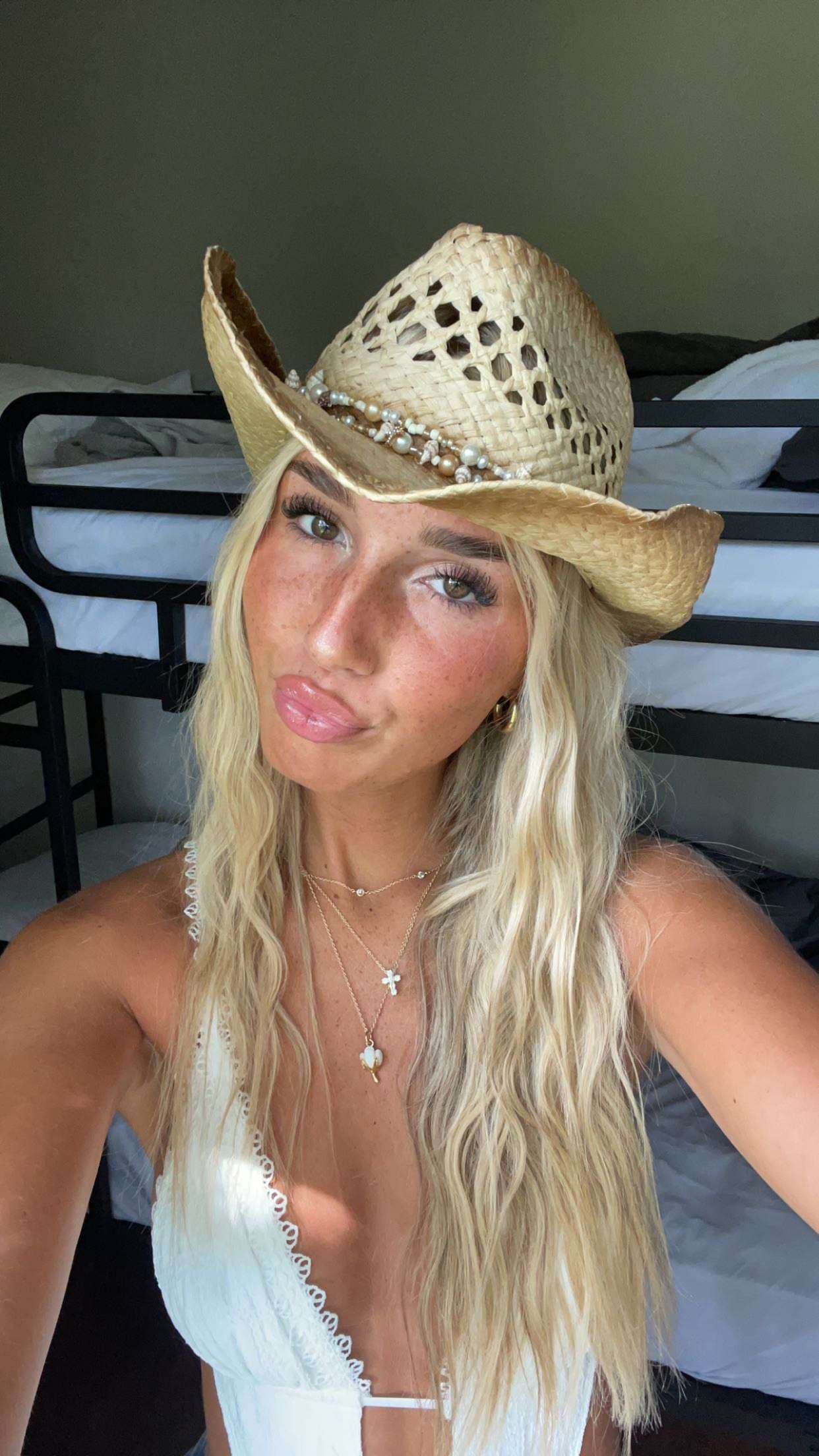 Maddy Dodd nude 3