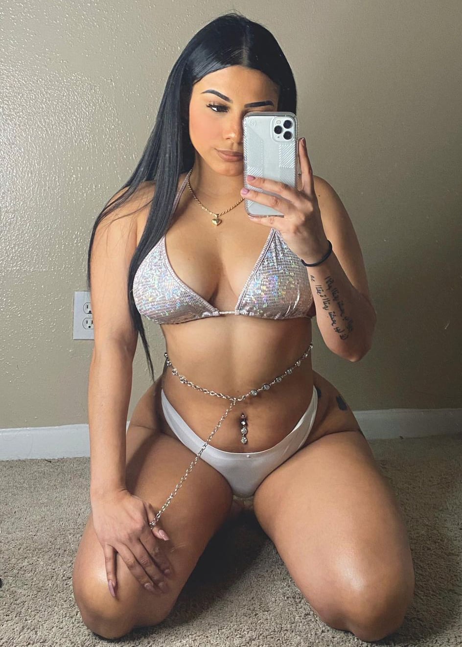 Madian Molina nude 6
