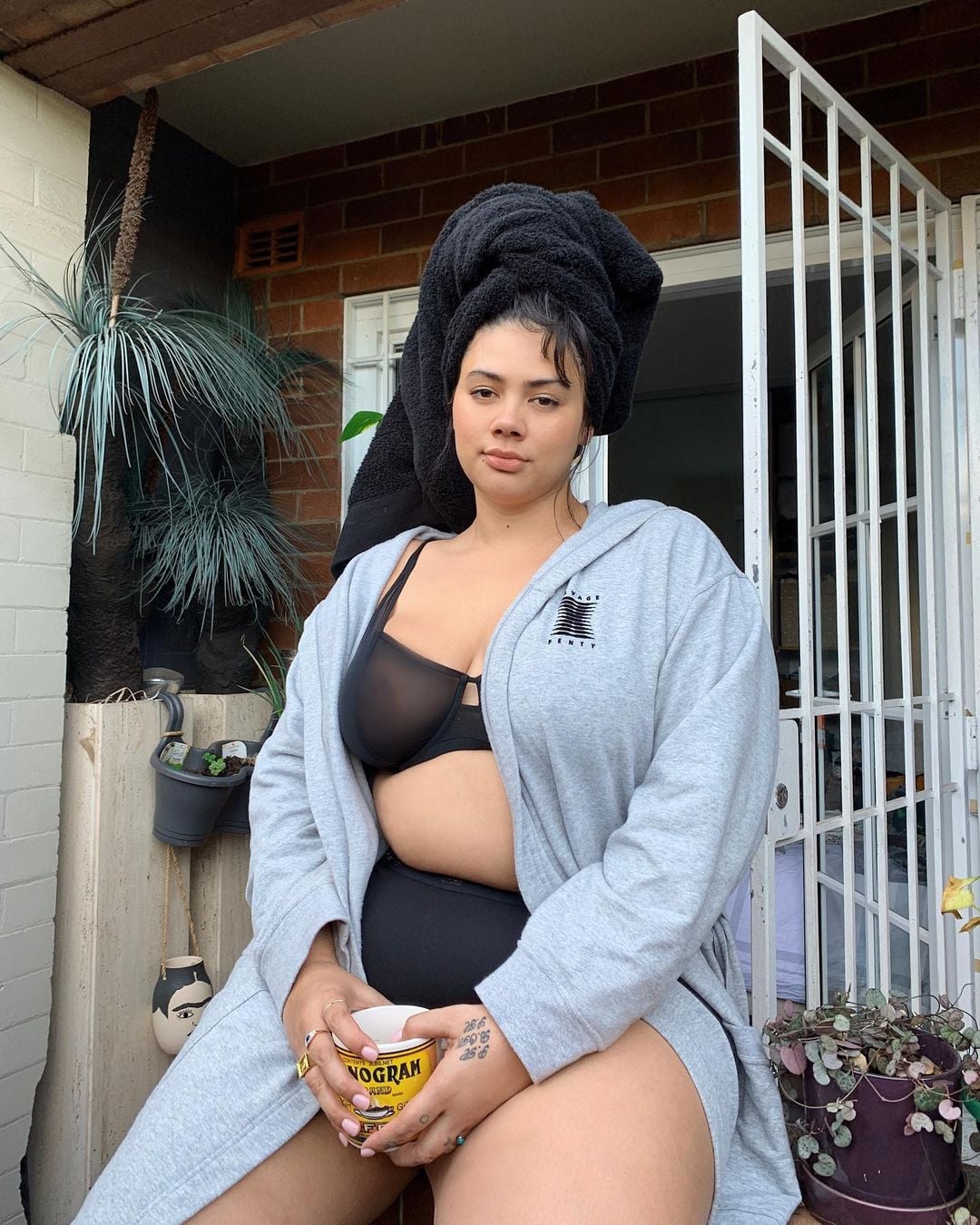 Mahalia Handley nude 3