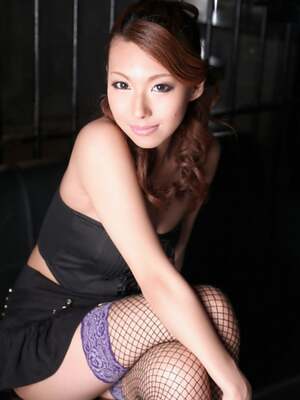 Mai Yuzuki nude 10