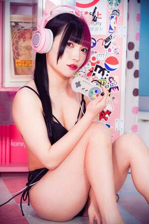 Maki Itoh nude 5