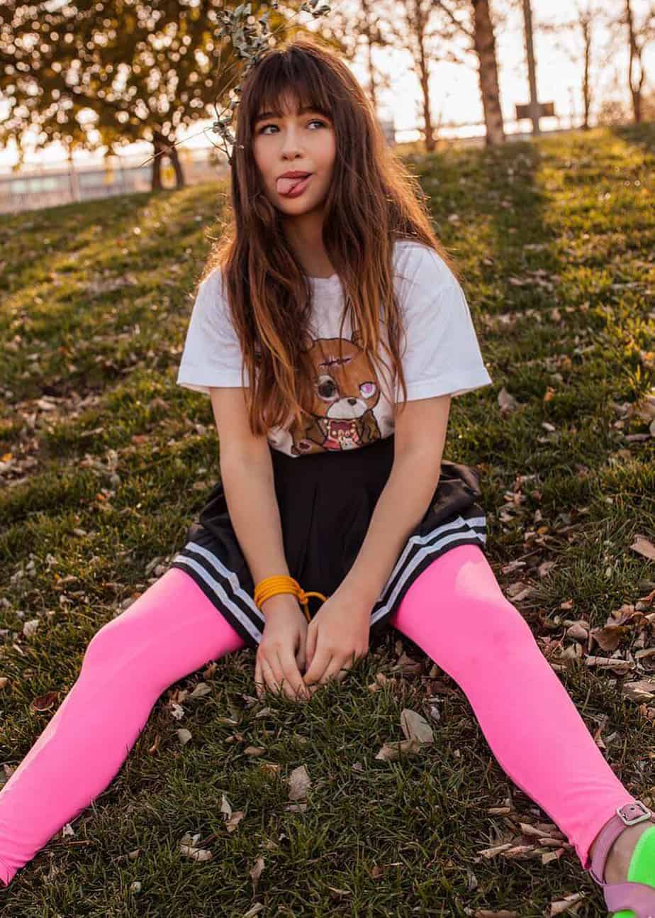 Malina Weissman nude 10