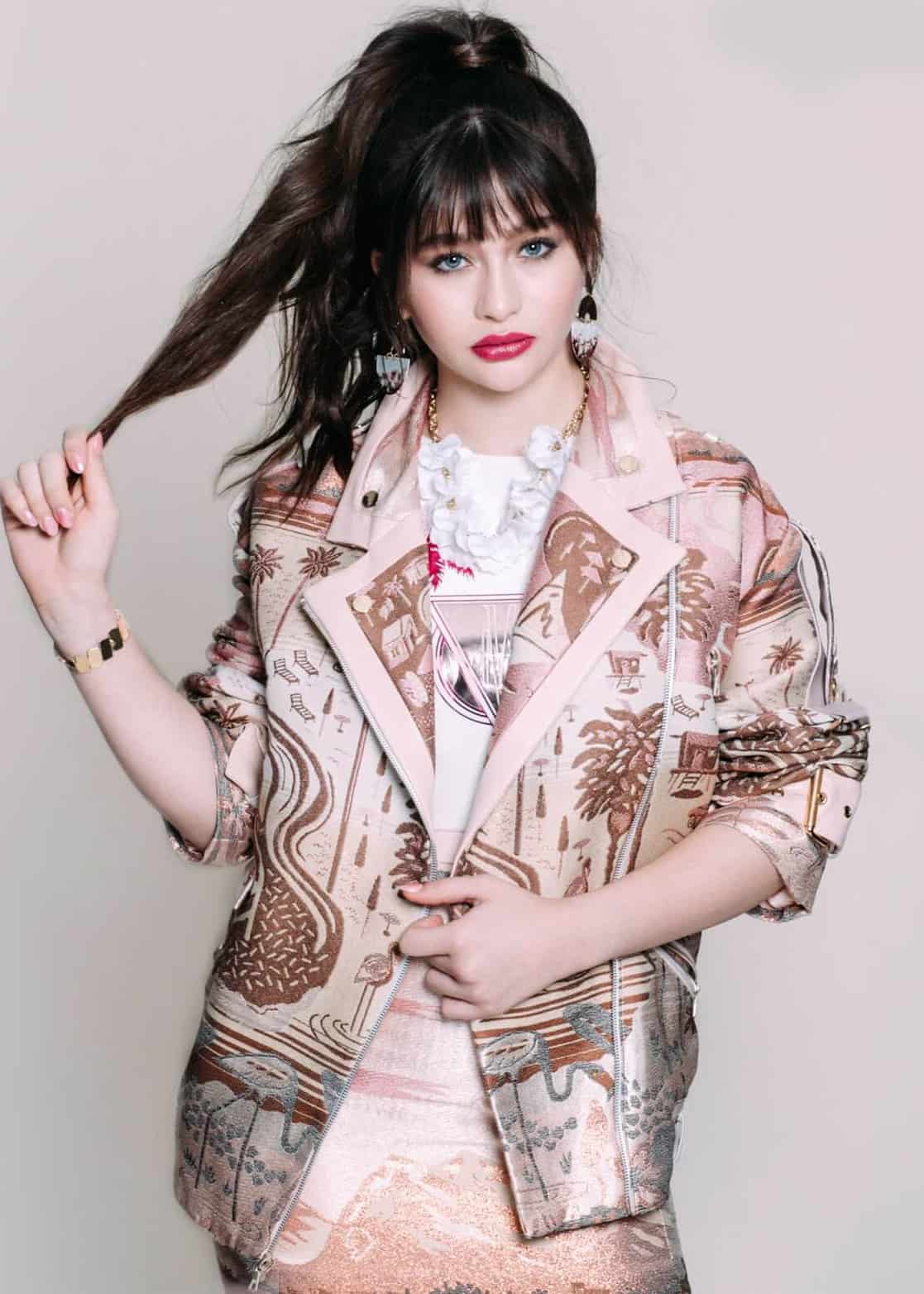 Malina Weissman nude 2