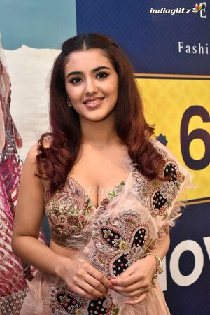 Malvika Sharma nude 9