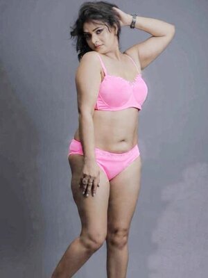 Malvika Tomar nude 8