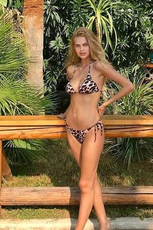 Manon De Pauw nude 12