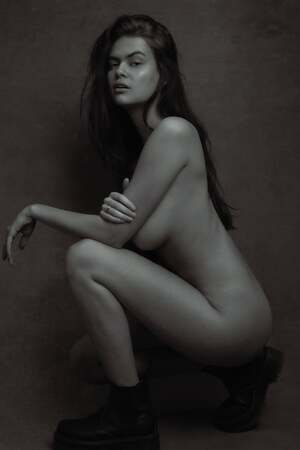 Manon De Pauw nude 5