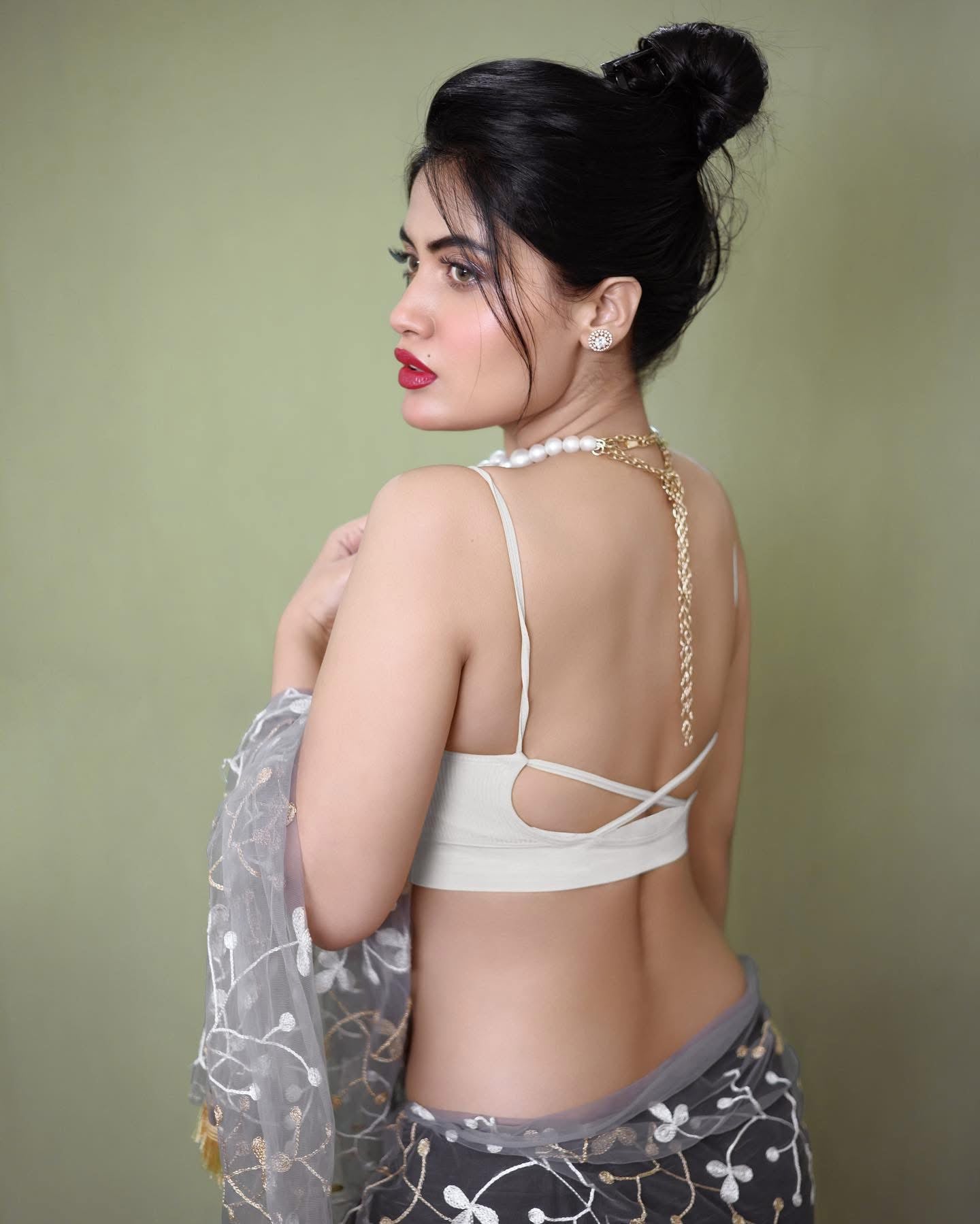 Manvi Chugh nude 4