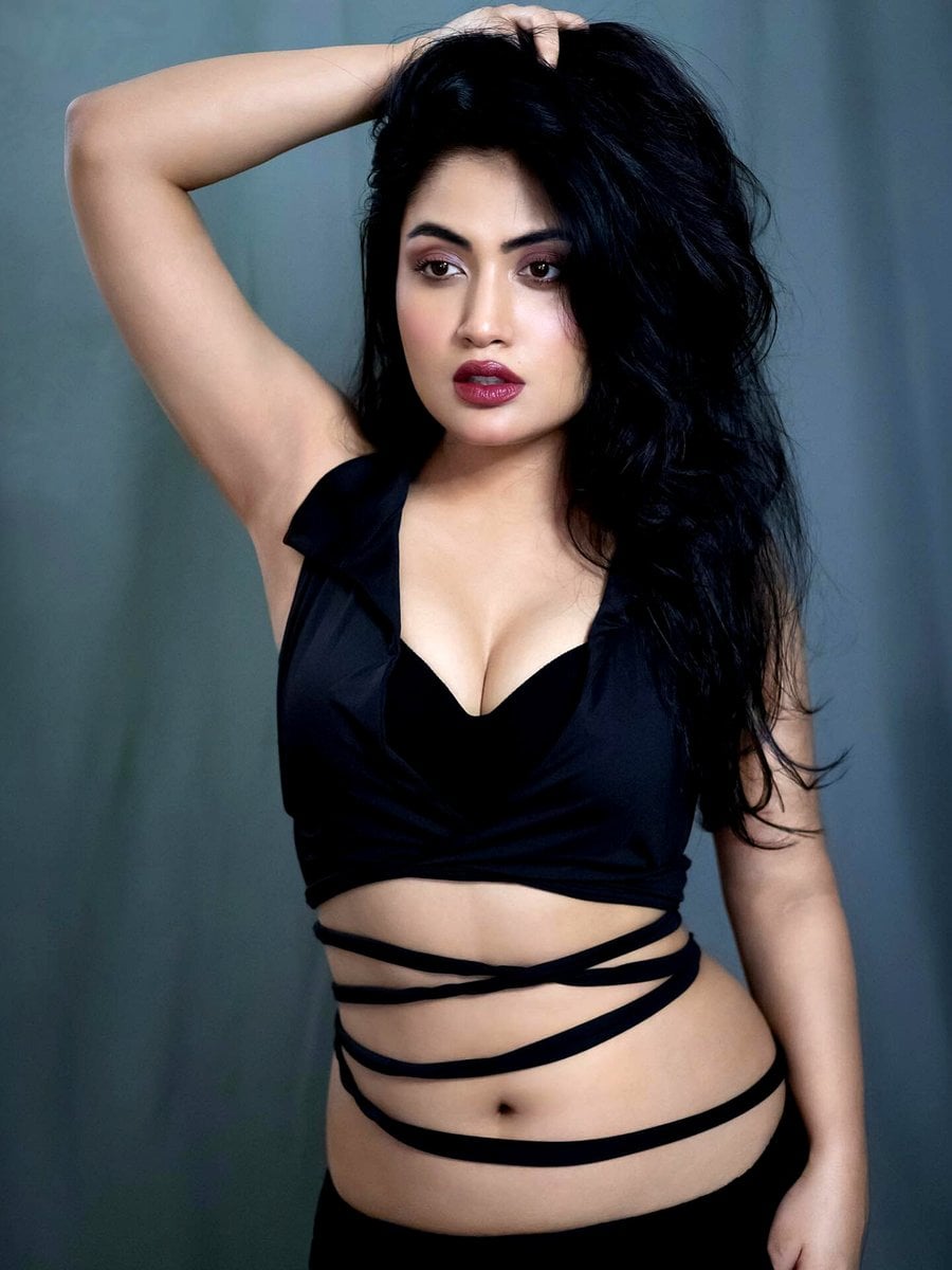Manvi Chugh nude 7