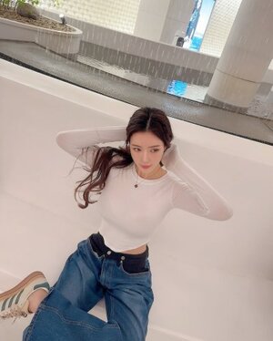 Manyo Yoojin nude 11