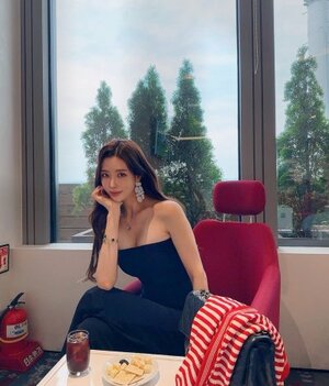 Manyo Yoojin nude 6