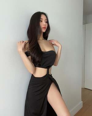 Mari Bambei nude 3