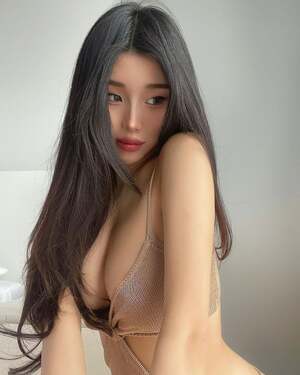 Mari Bambei nude 5