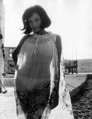 Maria Grazia Buccella nude 5