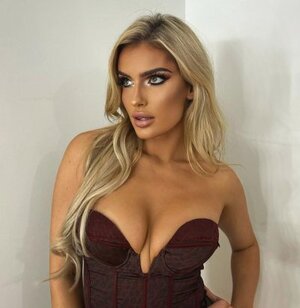 Mariah May nude 8