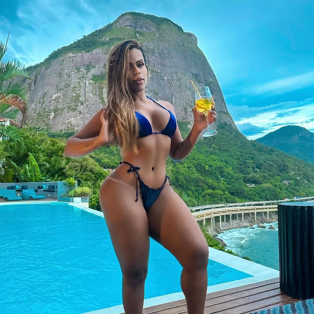 Mariana Senra Caroll nude 6