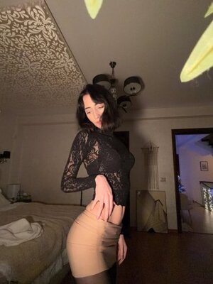 Mariana Zamfir nude 11