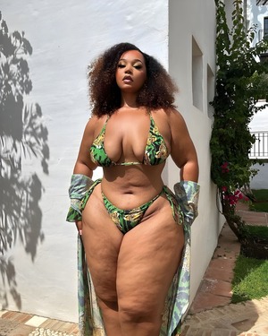 Marie Assi nude 3