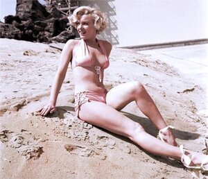 Marilyn Monroe nude 10