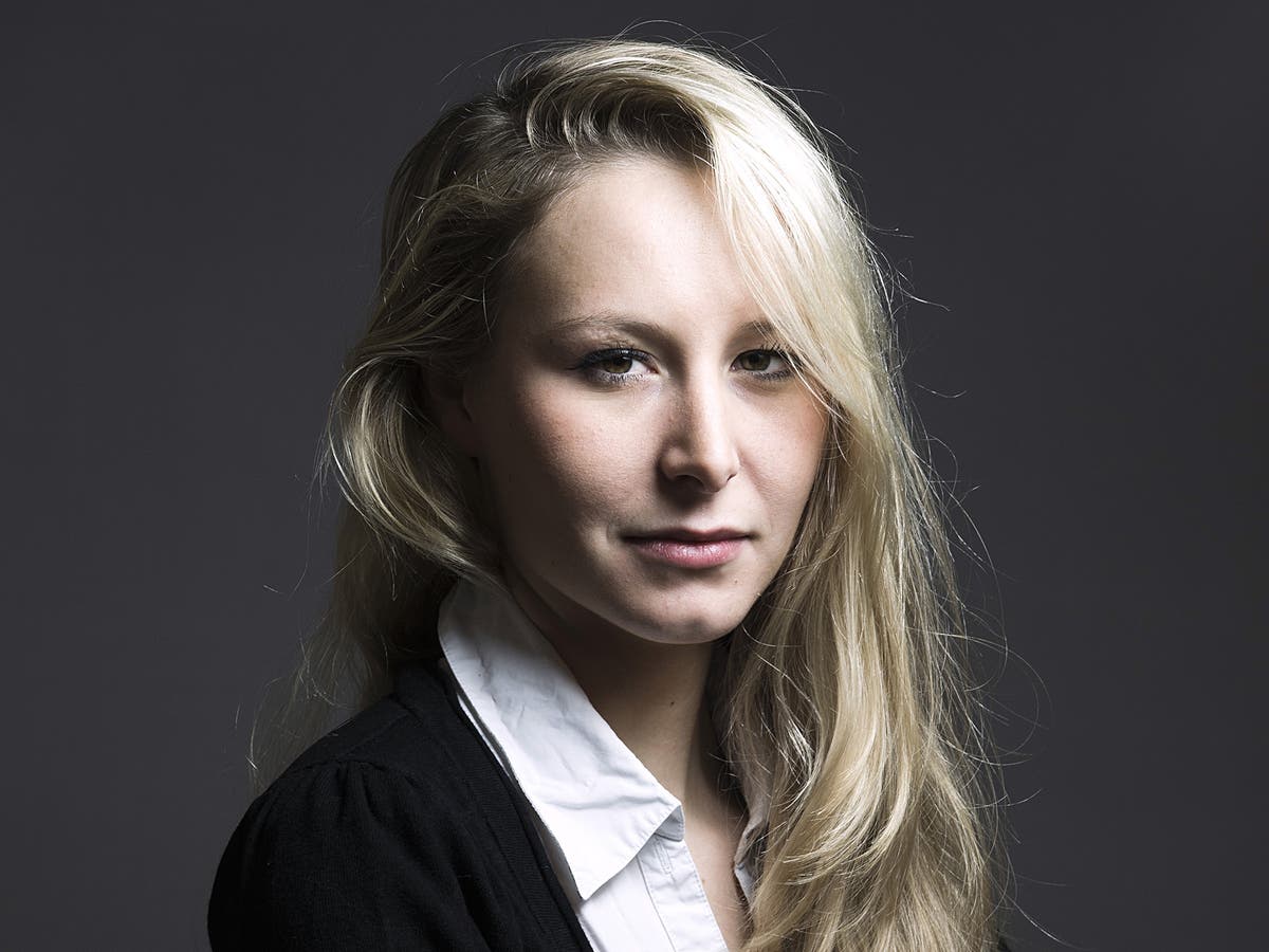 Marion Le Pen nude 6