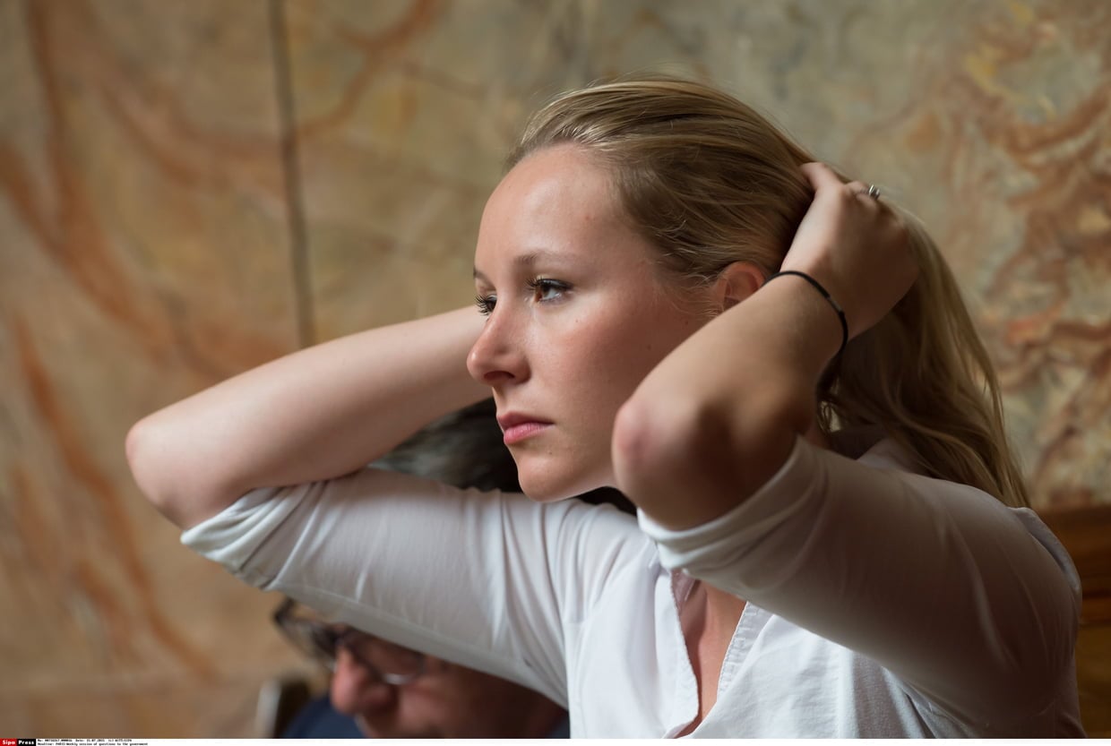 Marion Le Pen nude 9