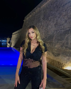 Martina Debono nude 12