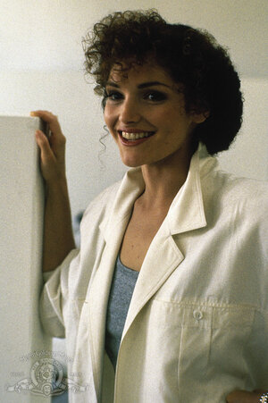 Mary Elizabeth Mastrantonio nude 7