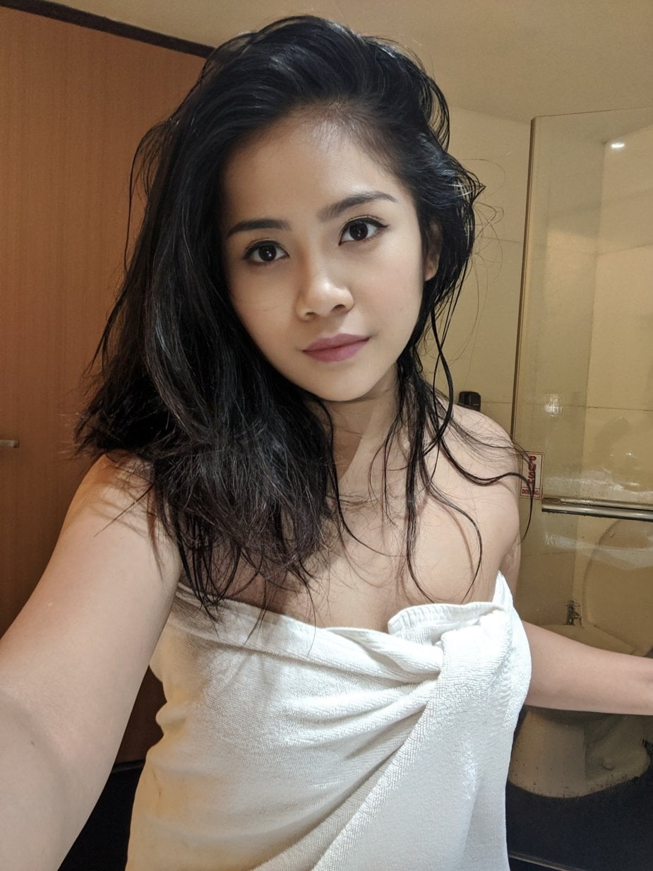 Maya Mustika nude 5