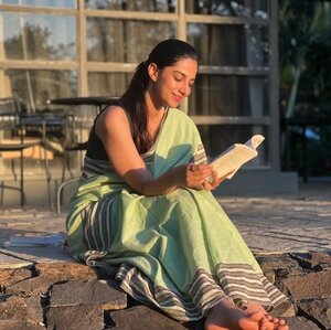 Meenakshi Chaudhary nude 8