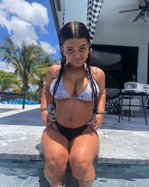 Meg Banks nude 7