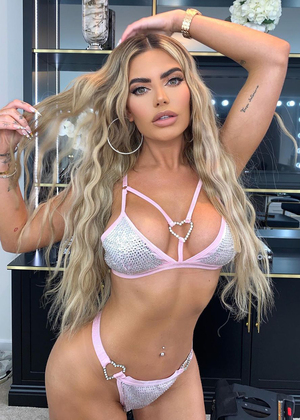 Megan Barton Hanson nude 8