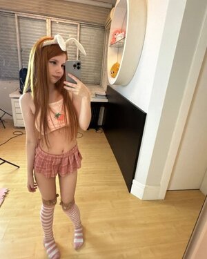 Mel Whitte nude 4