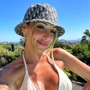 Melanie Orl nude 6